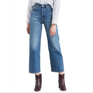 Levi’s Ribcage Straight Ankle Jeans in Jive Swing